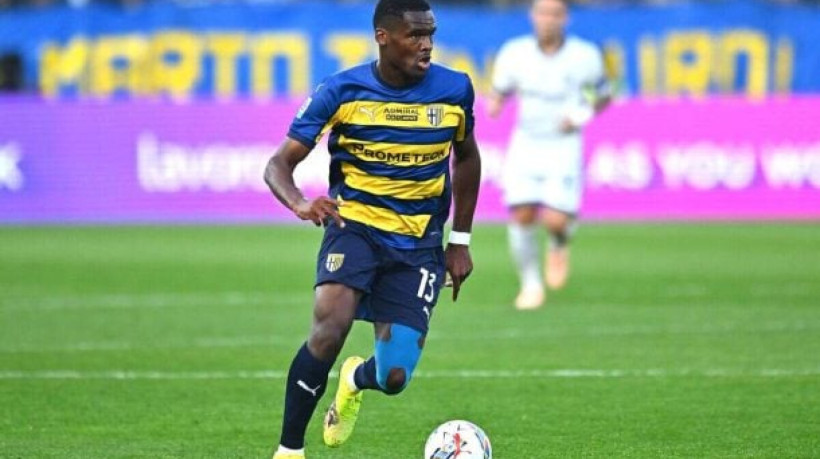 Clube negocia com o Parma a contratação de atacante francês e mira inscrição no torneio antes do prazo final da Fifa