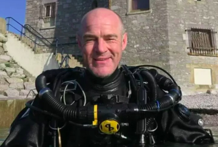 Dominic Robinson, um mergulhador britânico de 53 anos, realizou um sonho incomum: tornou-se dono de um navio naufragado da Primeira Guerra Mundial por apenas 300 libras (cerca de R$ 2.300). 