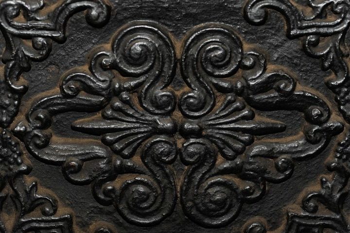 Com o avanço da tecnologia e da metalurgia, os cofres se tornaram cada vez mais resistentes e seguros. 