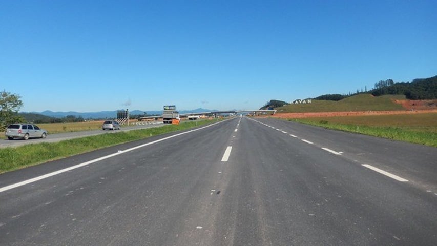 A coordenadoria de Meio Ambiente do Dnit (Departamento Nacional de Infraestrutura de Transportes) explica a escolha dos locais: “Onde nós temos maior parte de vegetação preservada, há uma presença de fauna silvestre. Ali a gente deve ter mais dispositivos desses” 