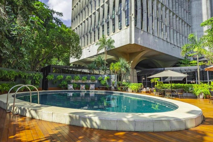 2º) Tivoli Mofarrej – São Paulo (SP): Nesse hotel encontra-se a maior suíte presidencial da América Latina, com impressionantes 750 m². O espaço tem privilegiada do Parque Trianon, sala de reuniões, biblioteca, spa privativo e até um piano Steinway & Sons.
