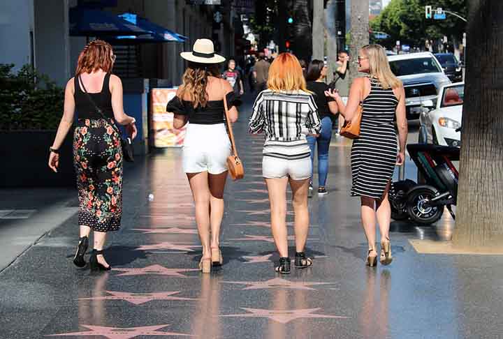8º - Calçada da Fama (Hollywood, Estados Unidos) - É um passeio ao longo das ruas Hollywood Boulevard e Vine Street, na Califórnia (EUA) Sendo constituído por mais de 2.000 nomes de estrelas do entretenimento, fazendo menção a celebridades honradas pela Câmara do Comércio do local.