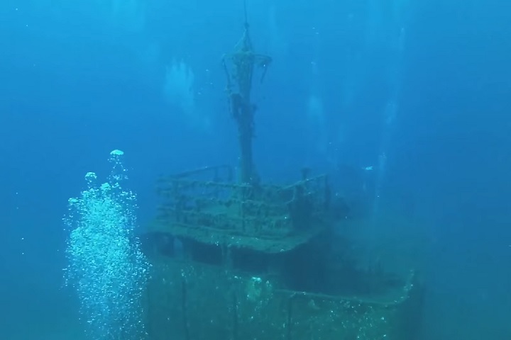 Segundo Arnaud Schaumasse, chefe do Departamento de Arqueologia Subaquática, trata-se do naufrágio mais profundo já registrado em águas francesas.
