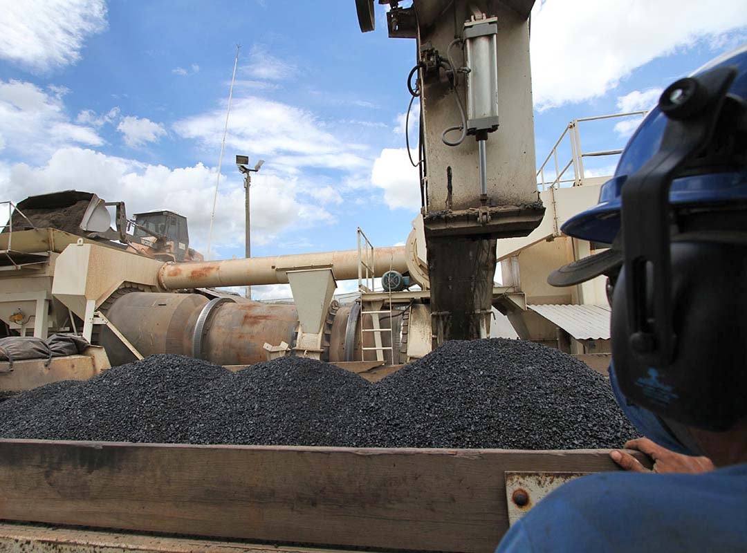 “Ele suporta 200 vezes mais carga do que o convencional, destacou ao JN a Lilian Ribeiro Rezende, professora de engenharia e especialista em pavimentação.