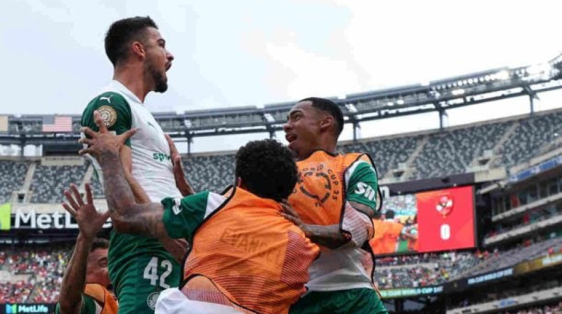 Argentino vem entregando boas atuações, principalmente no Mundial de Clubes, e busca espaço no time titular, no lugar de Vitor Roque