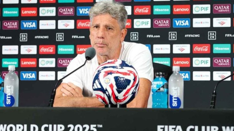 Técnico evita cravar presença do atacante argentino, mas sugere chance de titularidade para o meia