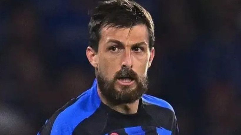 Zagueiro da Inter foi provocado por um torcedor que gritou o nome de Barcola, em referência à final da Champions, vencida pelos franceses