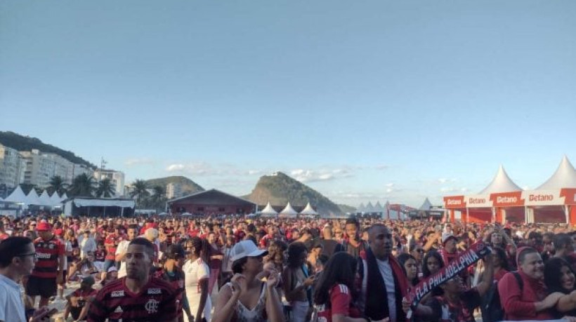 Com motanha russa de emoções, torcedores rubro-negros acompanham vitória sobre o Chelsea, na tarde sexta-feira (20), em fan zone