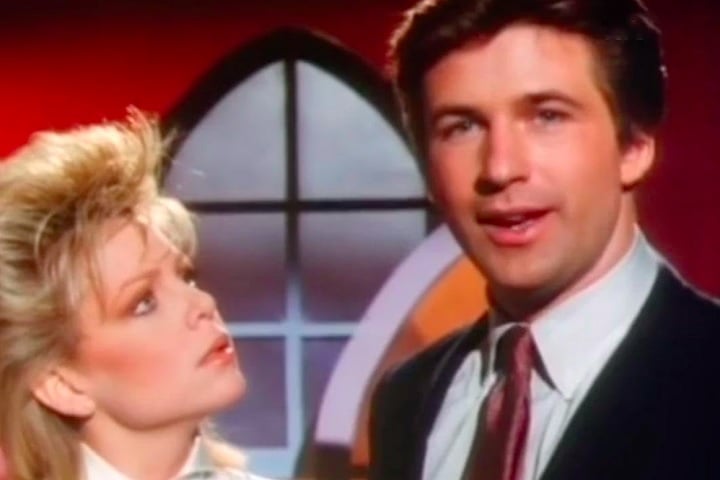 Alec Baldwin estudou arte dramática na Tisch School of the Arts da Universidade de Nova York e começou a ganhar destaque com a telenovela Knots Landing, em meados dos anos 1980.