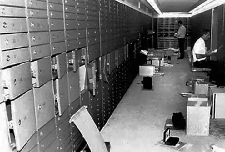 5) Depósito Knightsbridge (Londres, Inglaterra - 1987) - O italiano Valerio Viccei, que morreria em 2000, liderou dois homens e o grupo entrou no depósito fingindo que alugaria um cofre. Armados, renderam os funcionários e levaram US$ 76,9 milhões 