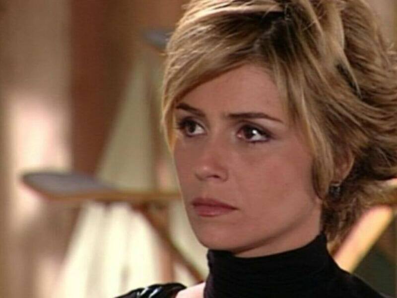 Em Da Cor do Pecado, de João Emanuel Carneiro, viveu a vilã dissimulada Bárbara. A personagem era capaz de tudo para atingir seus objetivos, namorava Paco, vivido por Reynaldo Gianecchini, e tinha um amante. 