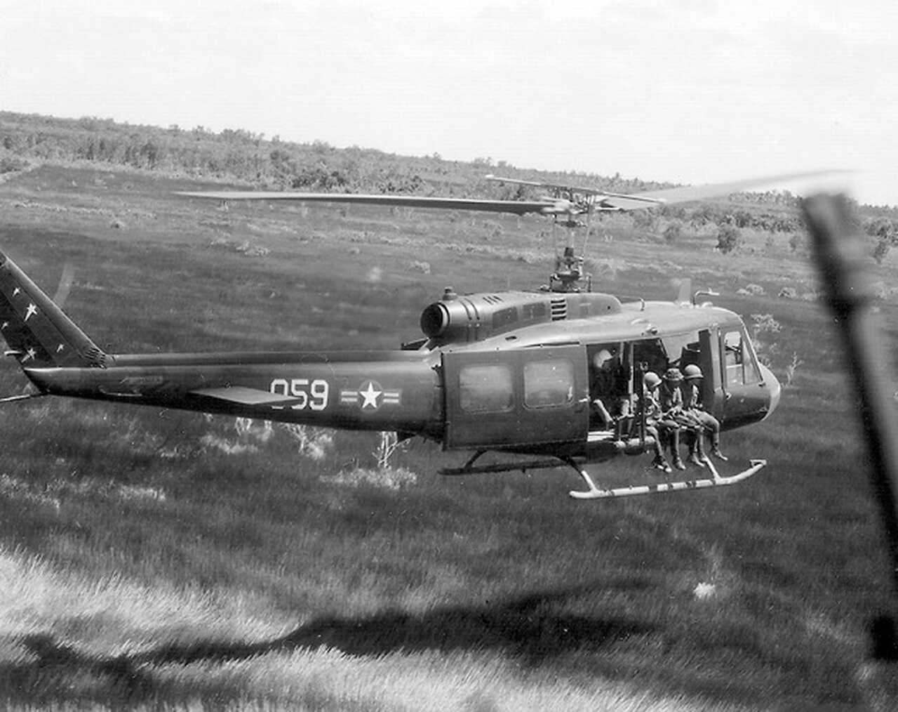 O rio e sua vegetação densa proporcionaram cobertura e esconderijos ideais para os guerrilheiros vietcongues, enquanto o exército dos Estados Unidos lutava para manter o controle de uma região crucial para o Vietnã do Sul.