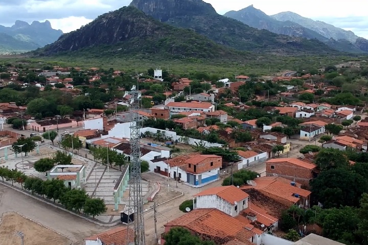 Com cerca de 23 mil habitantes, Irauçuba fica situado a aproximadamente 155 km da capital Fortaleza.