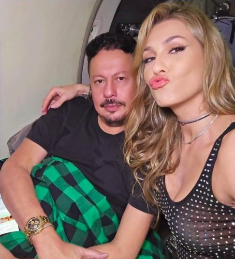 Lívia estava no voo ao lado do marido, o empresário Marcos Araújo, e o DJ norte-americano Kevin Brauer. Além deles, estavam a bordo a pilota Nayane Porto, o copiloto Neto Lima e o dono da empresa do avião, Marcos Araújo.