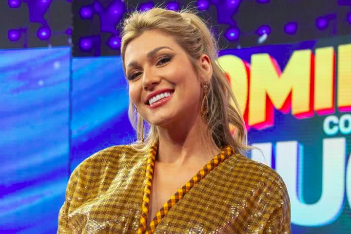 Depois de ficar muito marcada pela presença no SBT, Lívia foi contratada pela Rede Globo em 2022, onde se tornou integrante fixa do programa Domingão com Huck.