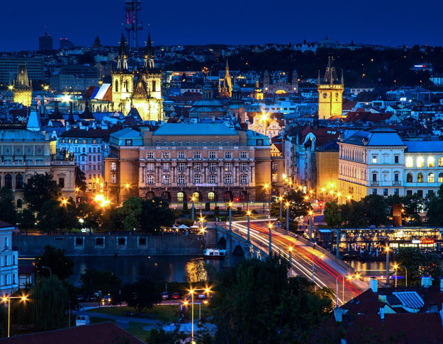 Moldávia - País do Leste Europeu, entre a Romênia e a Ucrânia. A capital Chisinau tem arquitetura em estilo soviético. As regiões de Nistreana e Codru têm vinícolas e grandes adegas. 