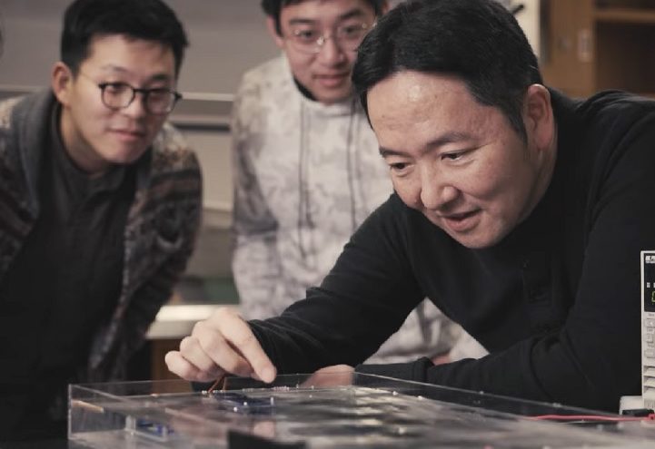 A forma como o caracol interage com o ambiente foi crucial para a criação e aperfeiçoamento deste robô, explicou Sunghwan Jung, professor do departamento de engenharia biológica e ambiental da Universidade de Cornell.