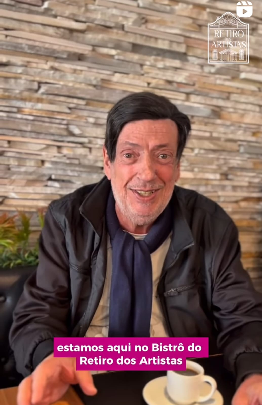 É que a instituição, que abriga artistas que precisam de ajuda, inaugurou um bistrô. E Marcos está incentivando as pessoas a visitarem o espaço. 