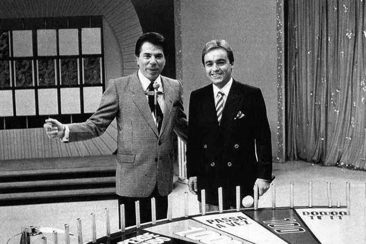 Um dos grandes nomes da história do SBT e da televisão brasileira, Gugu deixou a emissora, em 2009, após 28 anos e assinou contrato com a Record. Uma reunião com Silvio Santos sacramentou a saída, sem qualquer multa pela mudança de emissora. 