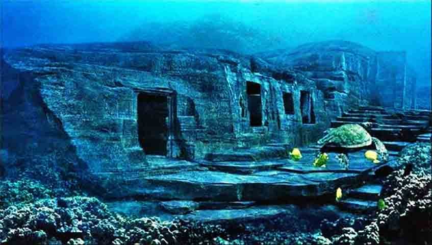 Por outro lado, Hancock citou possíveis indícios de construção humana, como degraus esculpidos e até um suposto rosto gravado na pedra.