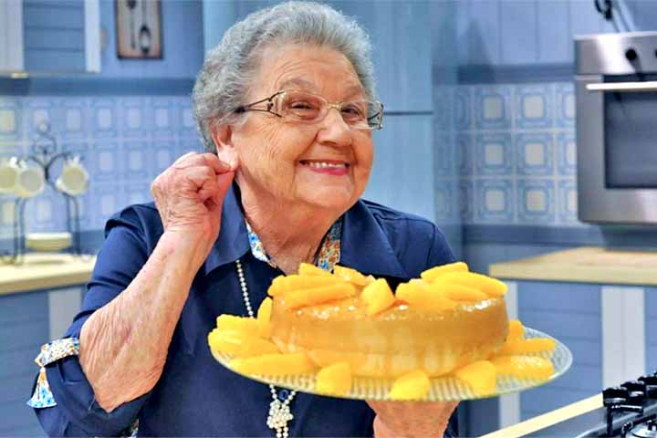 Ao longo da carreira, a vovó mais querida da televisão brasileira, Palmirinha Onofre deixou a TV Gazeta em 2010. Na ocasião, ela ficou magoada por não poder se despedir de seu público e, dias depois, Viviane Romanelli assumiu o comando da atração.