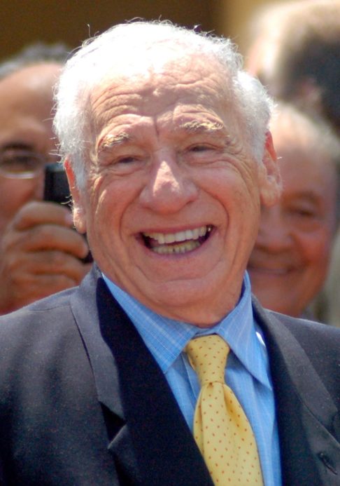 Mel Brooks (1926-) - O cineasta ganhou o Emmy, o Oscar e o Tony pela mesma produção: a comédia “Primavera para Hitler”. Se tornou a 8ª pessoa a conquistar o “EGOT”.