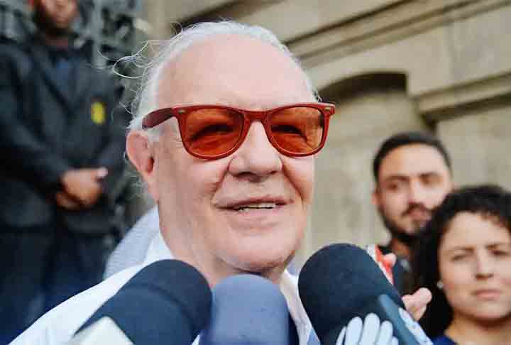 Talentoso e com a comédia na veia, Ney estreou no teatro em 1964, em uma peça de escola chamada Pluft, o fantasminha. O sucesso da obra ressoou, fazendo com que o artista tivesse destaque. 