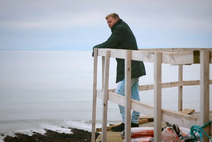 A casa pertencia à família de Edward Shot, um executivo da indústria musical, de 52 anos. O imóvel foi deixado de herança  para ele.