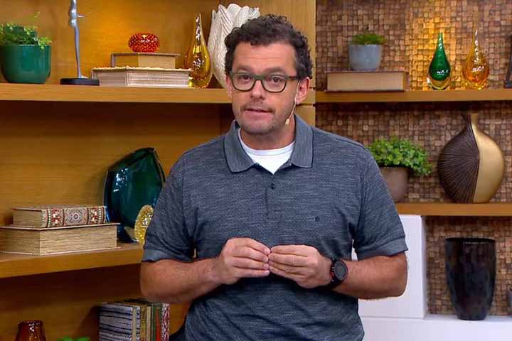 Desde 2011 à frente do programa Bem Estar, na Globo, Fernando Rocha foi demitido da emissora em fevereiro de 2019. Na época, o apresentador deixou a grade semanal, que passava por mudanças significativas, sobretudo na parte matutina.