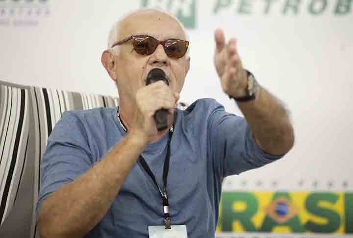 Quando voltou para São Paulo, o ator participou da peça Reportagem de um tempo mau, com direção de Plínio Marcos, no Teatro Arena. Contudo, a obra não entrou em cartaz por ter sido censurada pelo governo militar.