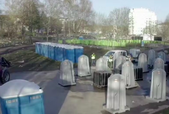 Durante um festival de música em Uppsala, cidade perto de Estocolmo, no dia 29/04/25, a empresa recolheu o xixi das pessoas que usaram os banheiros químicos.