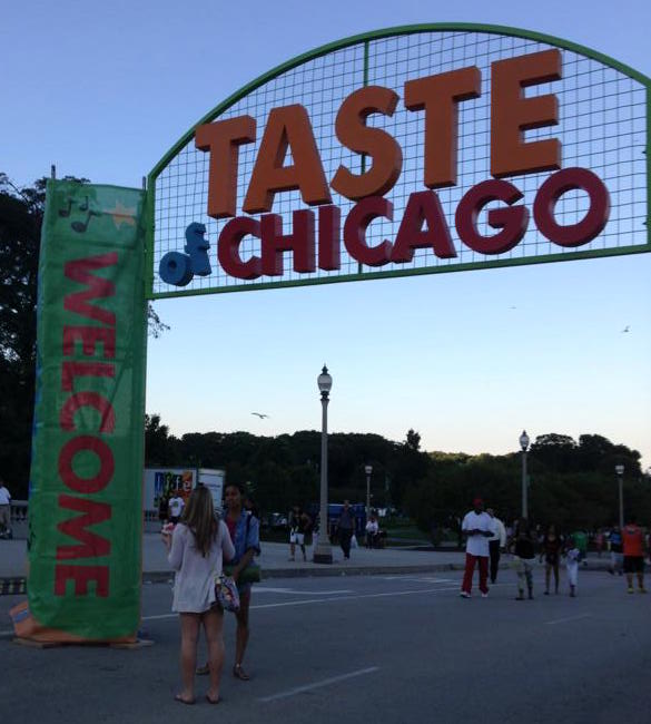 A cidade também sedia grandes eventos como o Taste of Chicago, o maior festival de comida ao ar livre do mundo, e o Lollapalooza, um dos principais festivais de música dos EUA.