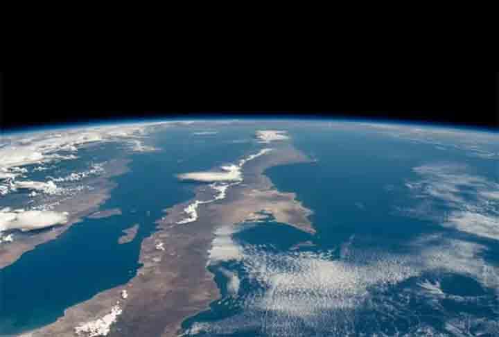 Apesar disso, o risco para pessoas era considerado baixo, e a queda ocorreu sobre o mar.