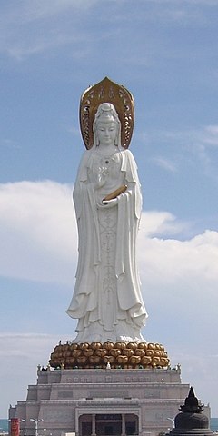 Guanyin de Nanshan (China) - 108m - Fica na cidade de Sanya. Construída durante 6 anos, foi inaugurada em 2005. 
