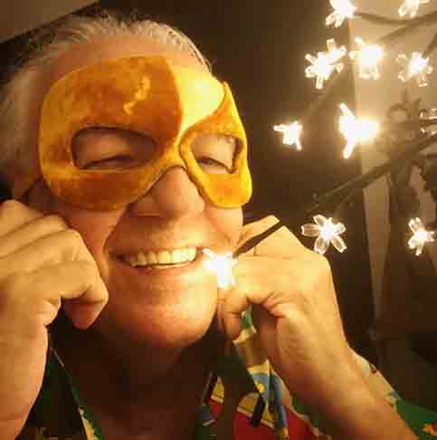 Nascido em Santos (SP) no dia 25 de julho de 1944, Antônio Ney Latorraca tinha a veia artística no sangue. Afinal, ele era filho de Alfredo, cantor e crooner de boates, e de Tomaza, uma corista, que se apresentavam em cassinos.