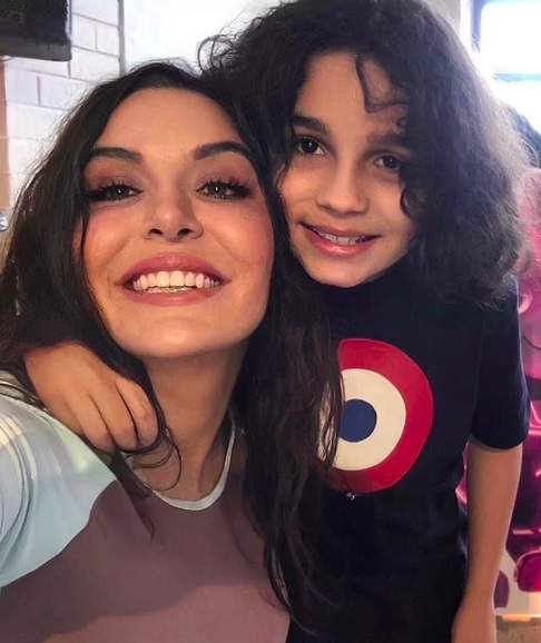 Só temos mais uma chance de preservar o corpo dele criogenicamente nos próximos 7 dias. Se perdermos essa janela, perdemos também a chance de qualquer possível reanimação futura que a ciência possa oferecer, escreveu ela.