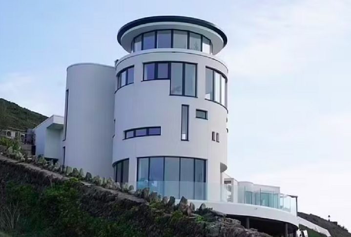 O resultado foi terrível: ninguém se interessou e o dono ainda teve que baixar o preço gradualmente até chegar a R$ 35,4 milhões, um desconto de 53%!