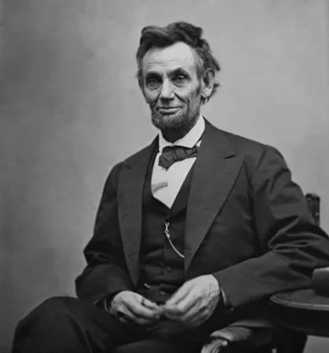 Lincoln atuou como advogado e sua primeira experiência na política foi na Assembleia Legislativa do estado de Illinois, para onde mudou-se com a família na década de 1840. Ele exerceu mandato de oito anos.
