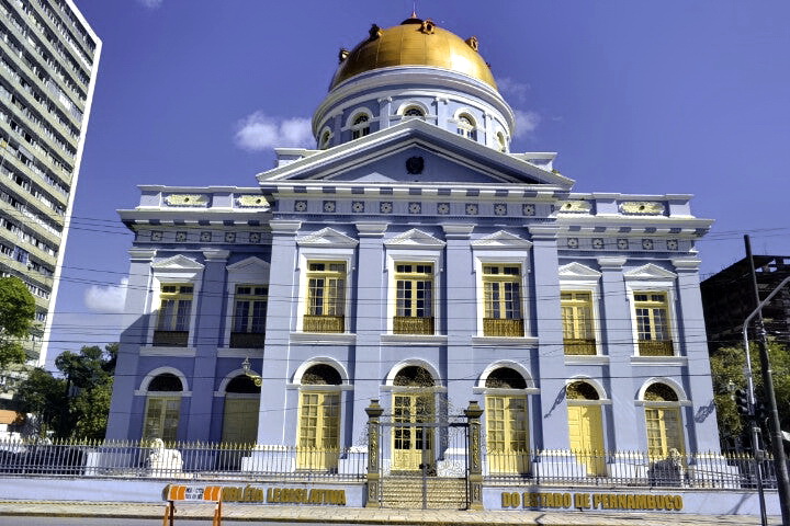 O nome do administrador-geral tem que ser aprovado por maioria absoluta da Assembleia Legislativa de Pernambuco para que ele possa ocupar o cargo.