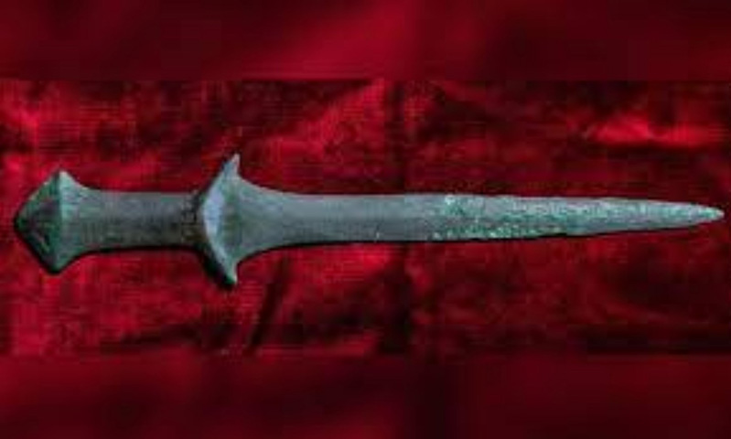 Em 2017, uma especialista em objetos da Idade do Bronze e estudante da pós-graduação da Universidade de Veneza, topou com uma lâmina de cinco mil anos em um mosteiro que se tornou museu