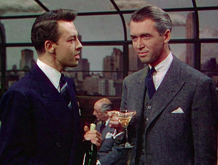 Em 1948, Hitchcock lançou Festim Diabólico, que mostrava dois homens tendo que ocultar um assassinato no local onde aconteceria uma festa momentos depois.