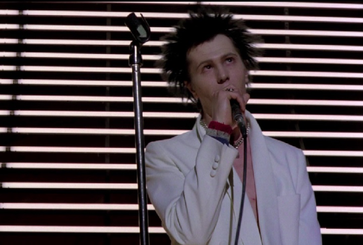 Um de seus primeiros grandes papéis foi como Sid Vicious, o icônico baixista de rock, no filme Sid and Nancy, o Amor Mata, de 1986.
