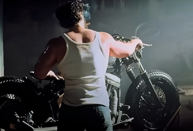 Em entrevista ao The New York Times, Levy contou que Cavill ficou enjoado por oito horas seguidas após passar o dia fumando charutos durante a gravação de sua participação especial no longa.