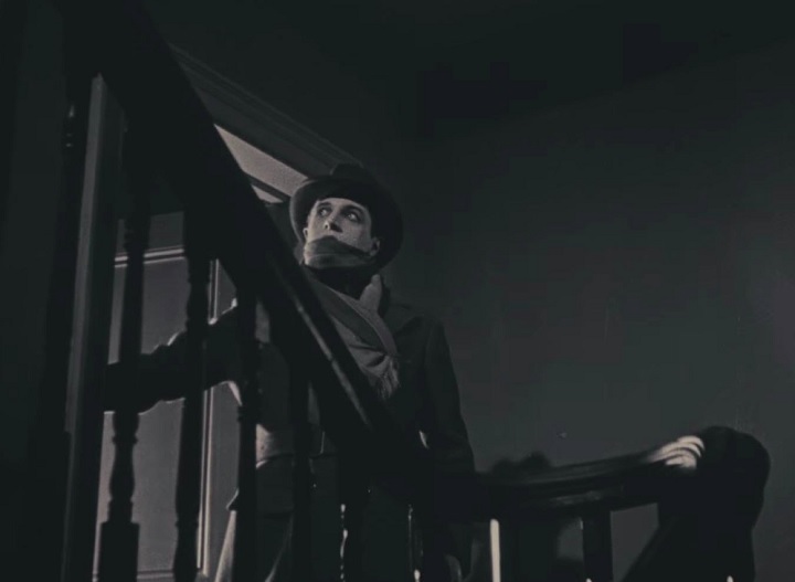 A primeira grande produção do cineasta, O Pensionista (1927), consolidou sua reputação como diretor de suspense.
