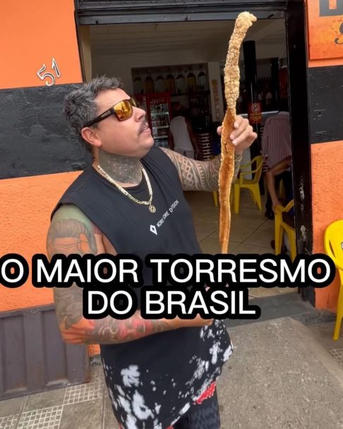 Hoje, José vende desde porções pequenas até o famoso torresmômetro, que pode passar de 1 metro e custa em torno de R$ 40.