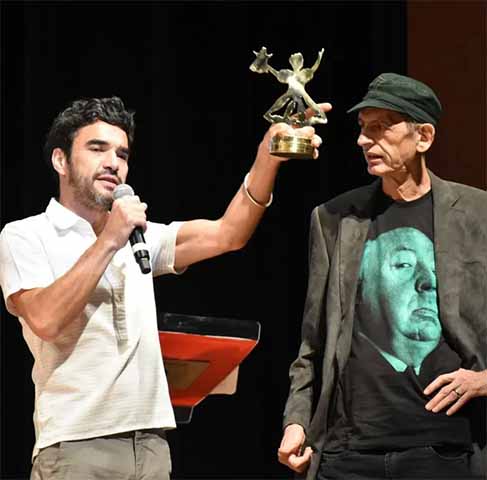 Caio Blat é, acima de tudo, um artista inquieto. Ator, diretor, roteirista, ele não se acomoda com o que já conquistou. Gosta de provocar, experimentar, aprofundar. Seus projetos recentes, como a novela Beleza Fatal, da Max, mostram sua versatilidade ao assumir papéis dentro e fora das câmeras.