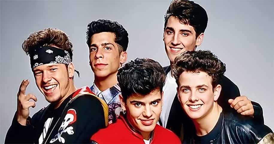 Foi justamente nessa fase conturbada que a música entrou em sua vida. Incentivado pelo irmão mais velho Donnie, que fazia parte da boy band New Kids on the Block, Mark mergulhou no mundo musical e ficou conhecido como Marky Mark.