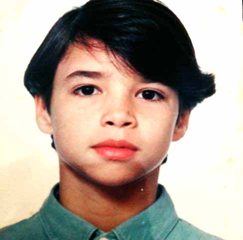 Aos oito anos, começou a atuar em comerciais de TV, tornando-se um dos rostos infantis mais requisitados da publicidade brasileira. Em 1991, estreou na teledramaturgia com participações no programa Mundo da Lua, da TV Cultura.