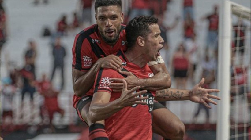 Equipes se enfrentaram no Antônio Accioly pela 13°+ª rodada da competição; Caio Dantas e Sandro Lima marcaram os gols