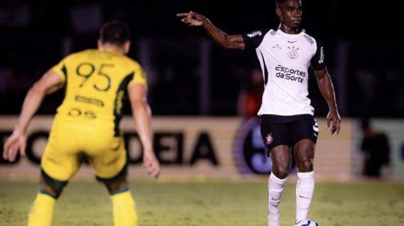 Zagueiro recebeu proposta de um clube dos Emirados Árabes Unidos, mas o Timão espera receber mais pelo jogador 